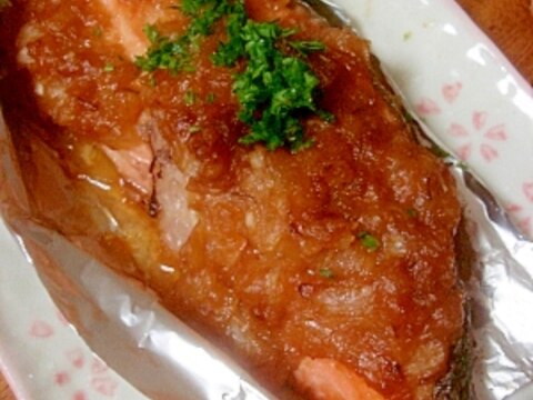 和洋折衷の美味！鮭のバター・ホイル焼き